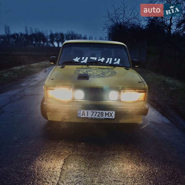 Седан ВАЗ / Lada 2105 1983 в Ржищеве фото 3 Седан ВАЗ / Lada 2105 1983 в Ржищеве