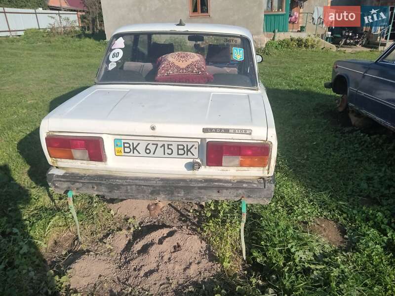 Седан ВАЗ / Lada 2105 1983 в Журавному