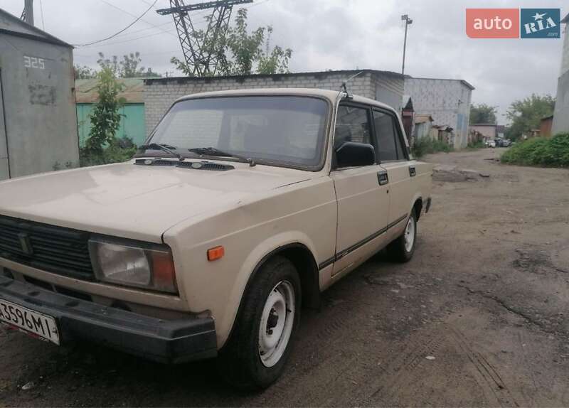 Седан ВАЗ / Lada 2105 1982 в Киеве