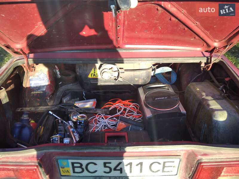 Седан ВАЗ / Lada 2105 1991 в Щирце фото 19 Седан ВАЗ / Lada 2105 1991 в Щирце