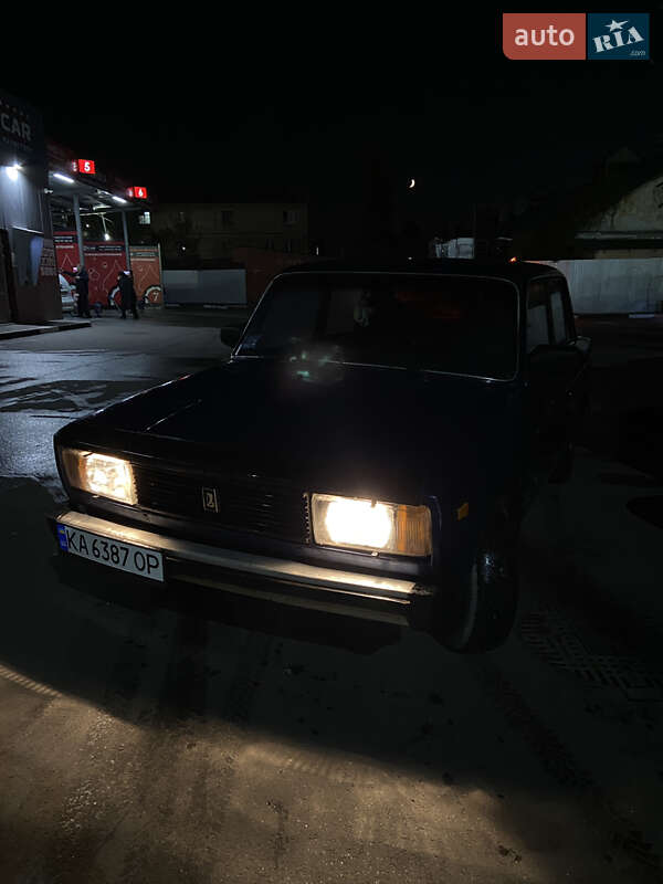 Седан ВАЗ / Lada 2105 1981 в Киеве