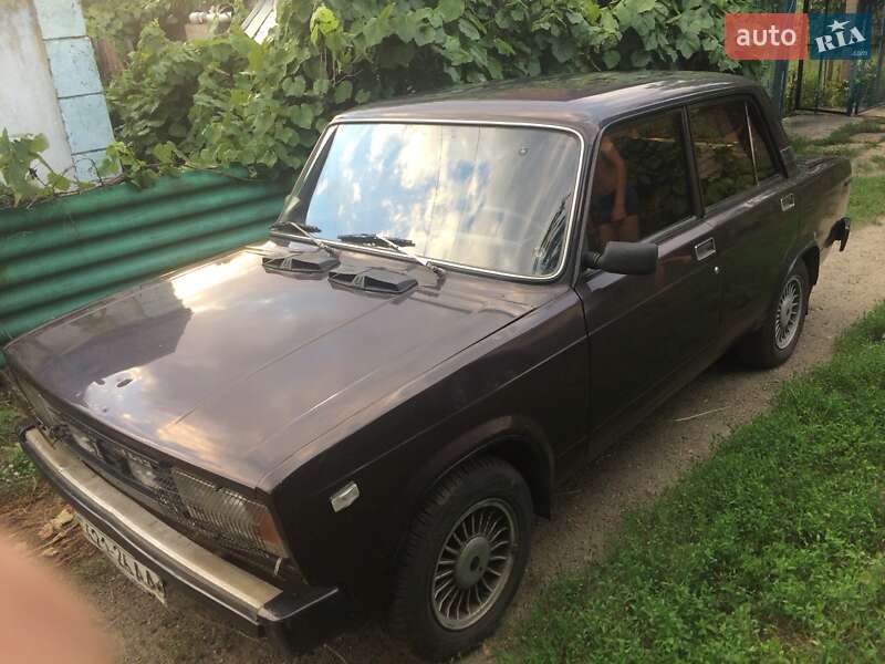 Седан ВАЗ / Lada 2105 1985 в Днепре