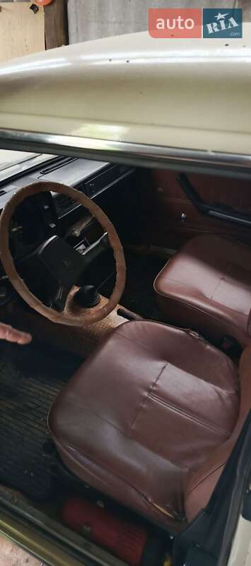 Седан ВАЗ / Lada 2105 1982 в Харкові фото 8 Седан ВАЗ / Lada 2105 1982 в Харкові