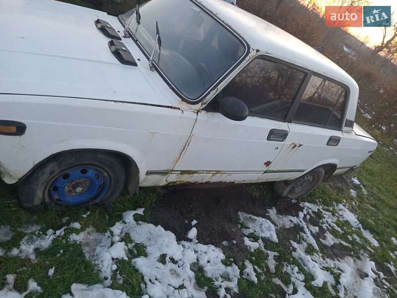 Седан ВАЗ / Lada 2105 1983 в Журавному
