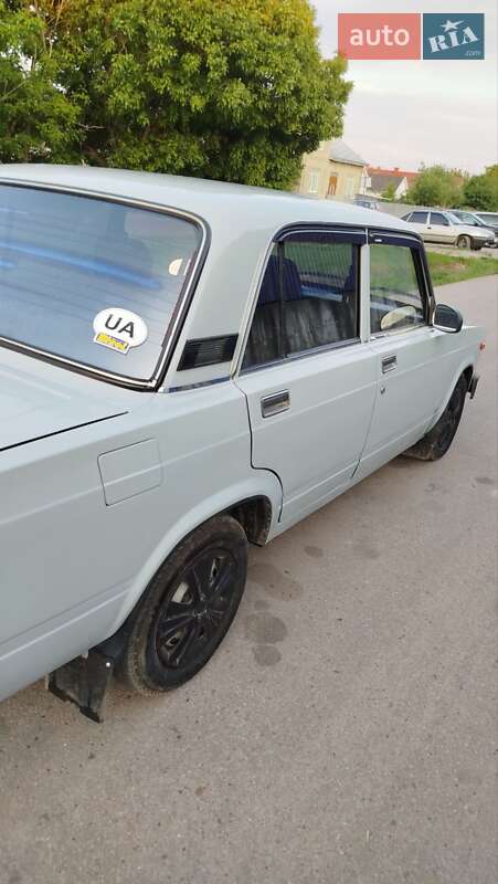 Седан ВАЗ / Lada 2105 1990 в Чернівцях