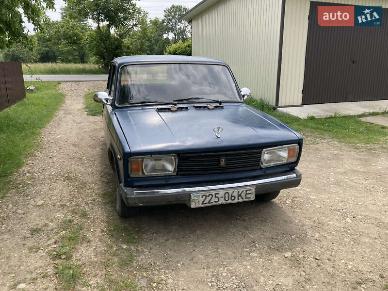 Седан ВАЗ / Lada 2105 1983 в Черновцах