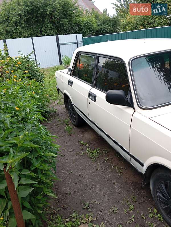 Седан ВАЗ / Lada 2105 1995 в Згуровке фото 3 Седан ВАЗ / Lada 2105 1995 в Згуровке