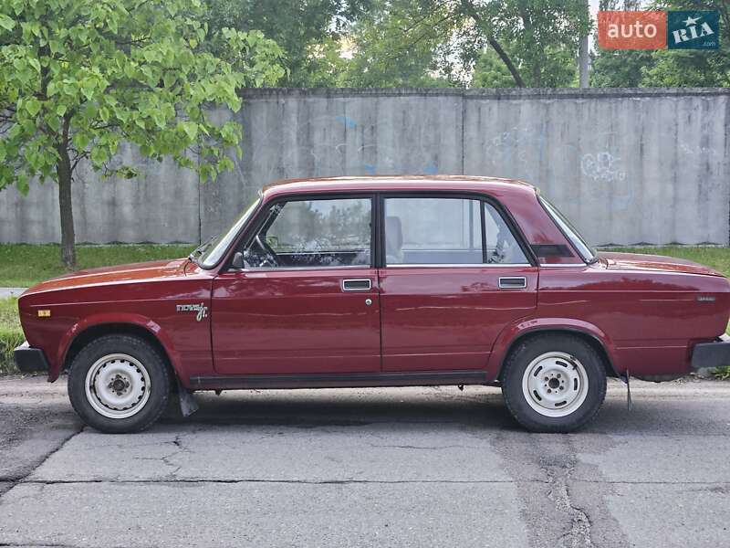 Седан ВАЗ / Lada 2105 1993 в Вараше