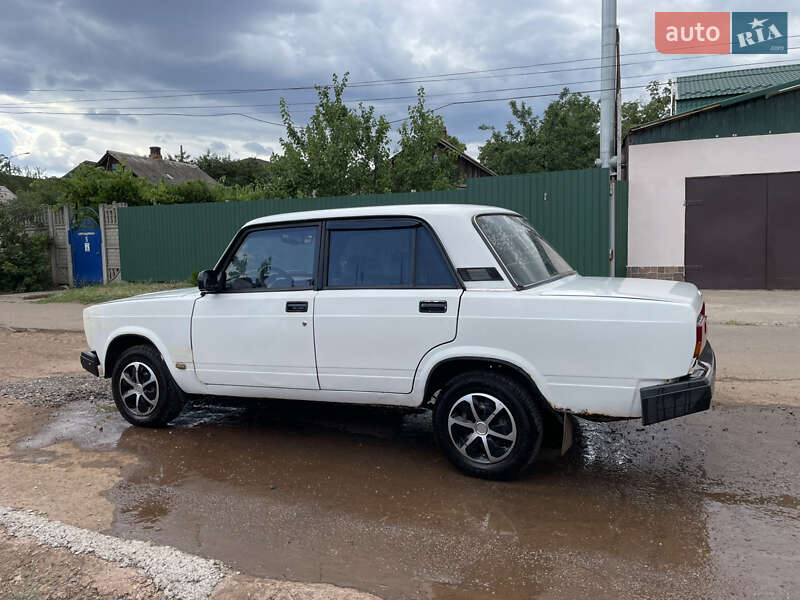 Седан ВАЗ / Lada 2105 1990 в Кривом Роге