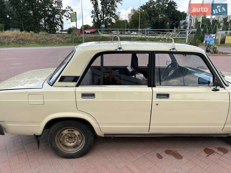 Седан ВАЗ / Lada 2105 1984 в Полтаве