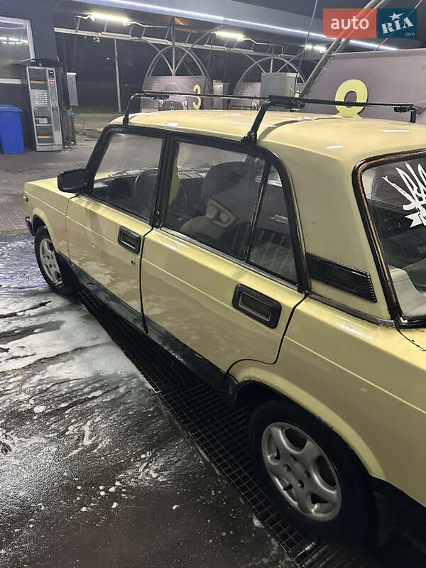 Седан ВАЗ / Lada 2105 1990 в Львові