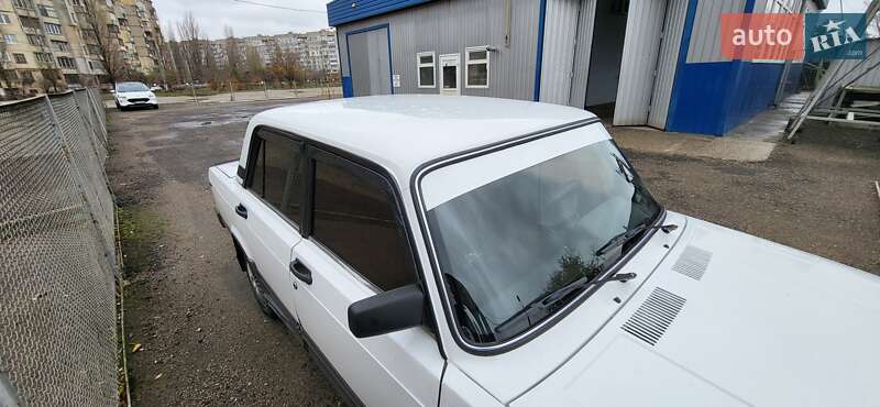 Седан ВАЗ / Lada 2105 2001 в Николаеве