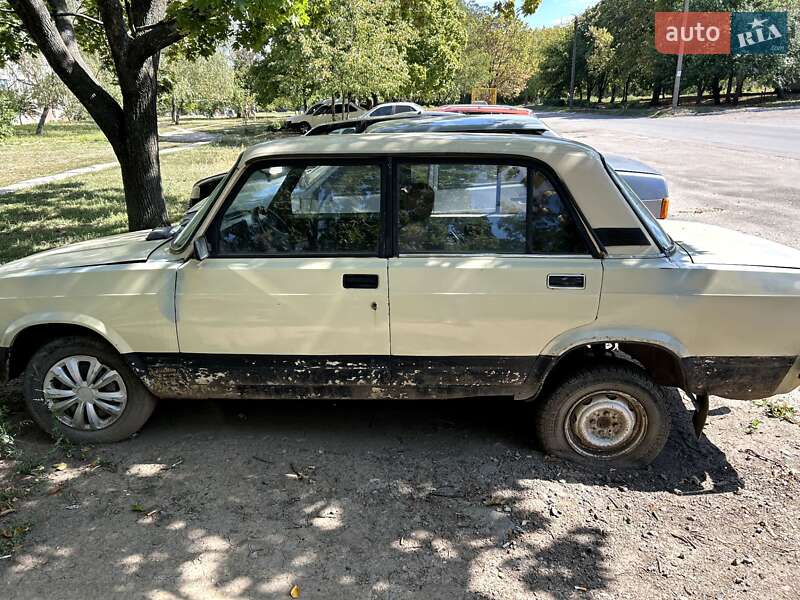 Седан ВАЗ / Lada 2105 1990 в Первомайске