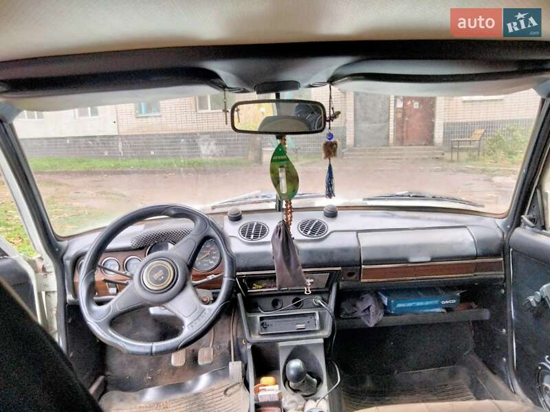Седан ВАЗ / Lada 2105 1982 в Верхнеднепровске фото 3 Седан ВАЗ / Lada 2105 1982 в Верхнеднепровске