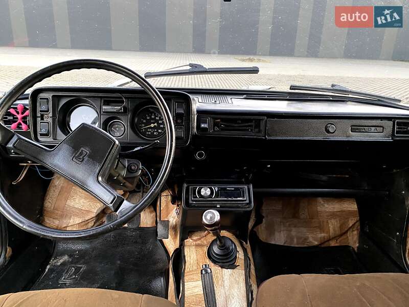 Седан ВАЗ / Lada 2105 1983 в Хмельницком фото 10 Седан ВАЗ / Lada 2105 1983 в Хмельницком