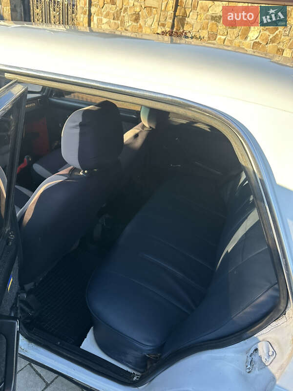 Седан ВАЗ / Lada 2105 1983 в Львові фото 6 Седан ВАЗ / Lada 2105 1983 в Львові