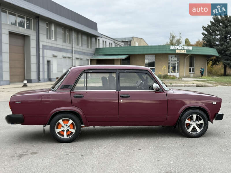 Седан ВАЗ / Lada 2105 1982 в Павлограде