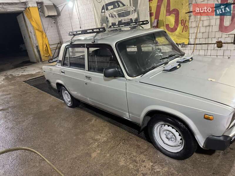 Седан ВАЗ / Lada 2105 1982 в Южному фото 7 Седан ВАЗ / Lada 2105 1982 в Южному