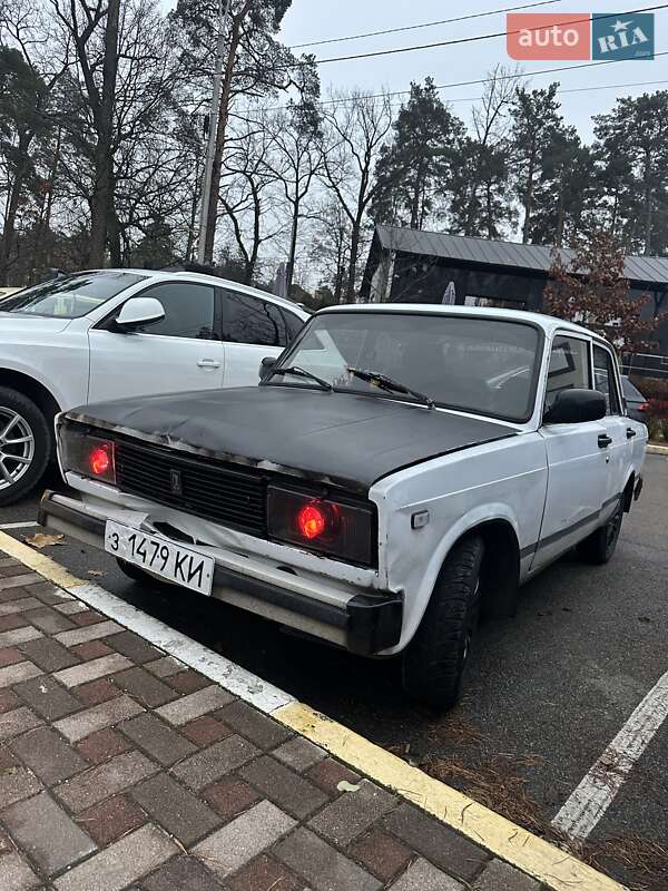 Седан ВАЗ / Lada 2105 1986 в Киеве