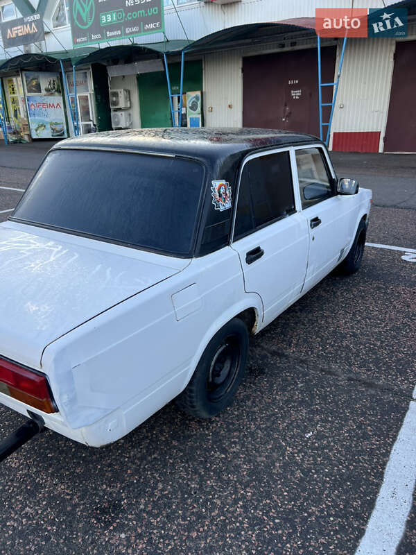 Седан ВАЗ / Lada 2105 1990 в Одессе