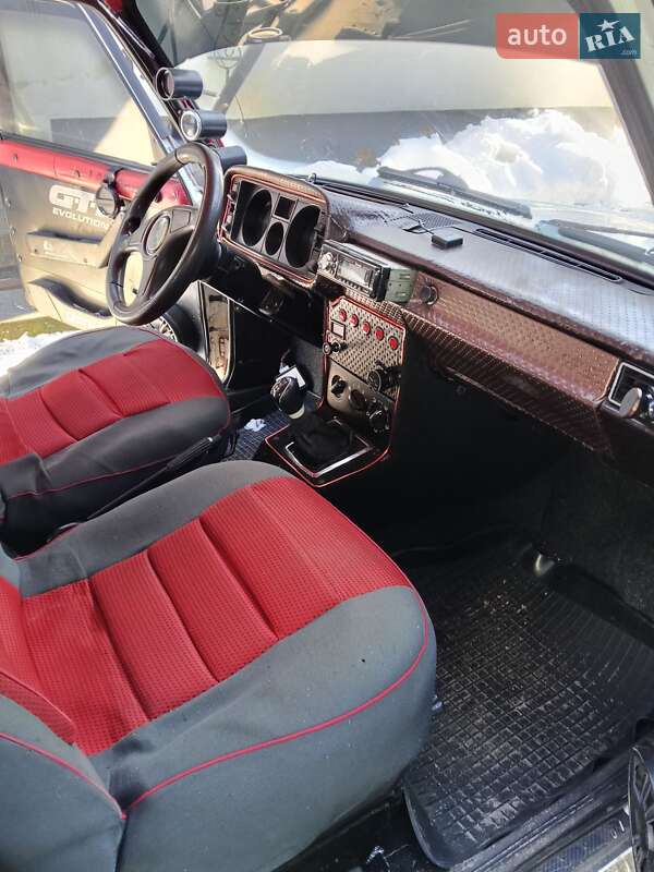 Седан ВАЗ / Lada 2105 1979 в Золочеве