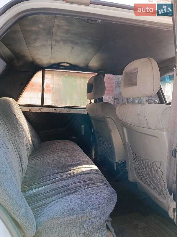 Седан ВАЗ / Lada 2105 1983 в Мерефа фото 8 Седан ВАЗ / Lada 2105 1983 в Мерефа