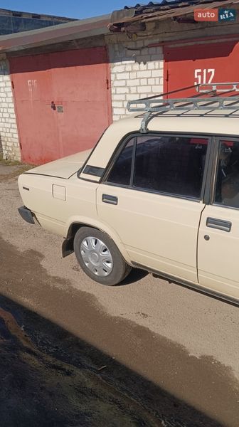 Седан ВАЗ / Lada 2105 1990 в Харькове