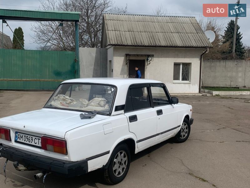 Седан ВАЗ / Lada 2105 1982 в Житомире фото 5 Седан ВАЗ / Lada 2105 1982 в Житомире