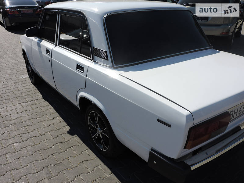 Седан ВАЗ / Lada 2107 2004 в Одессе
