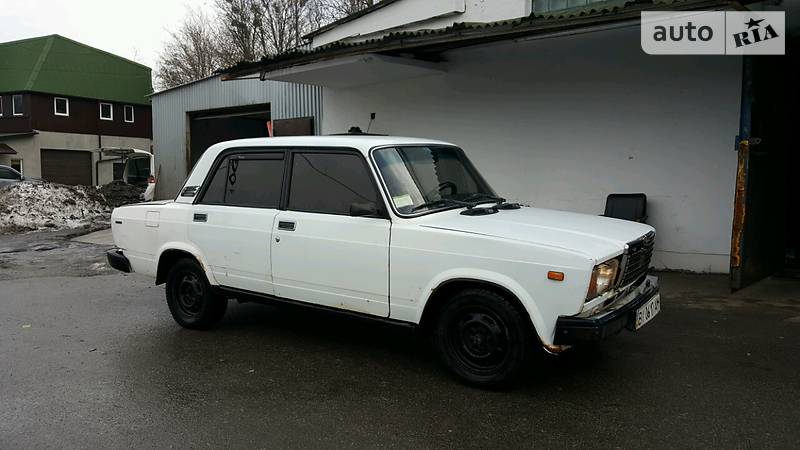 Седан ВАЗ / Lada 2107 2004 в Киеве