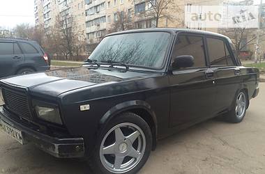 Седан ВАЗ / Lada 2107 2004 в Киеве