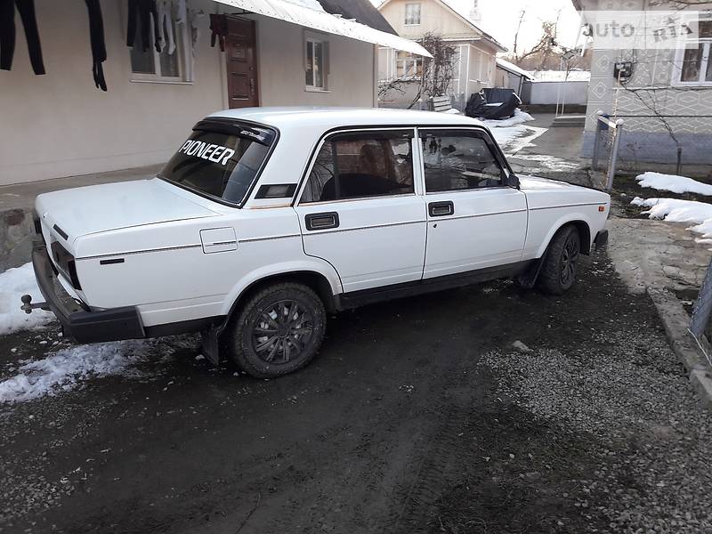 Седан ВАЗ / Lada 2107 2004 в Кам'янець-Подільському