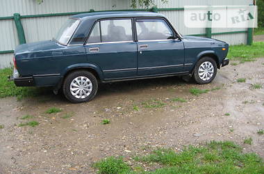 Седан ВАЗ / Lada 2107 2003 в Черновцах