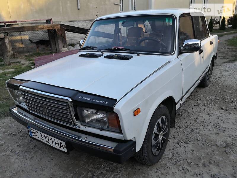 Седан ВАЗ / Lada 2107 2004 в Жовкві