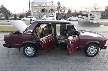 Седан ВАЗ / Lada 2107 2001 в Измаиле