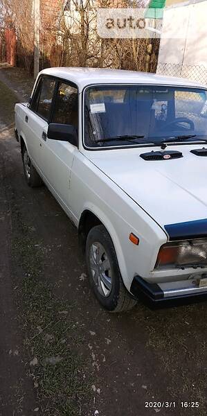 Седан ВАЗ / Lada 2107 1986 в Чернівцях