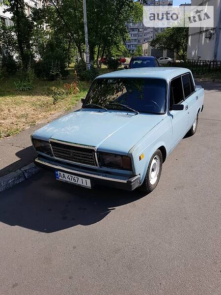 Седан ВАЗ / Lada 2107 1989 в Киеве