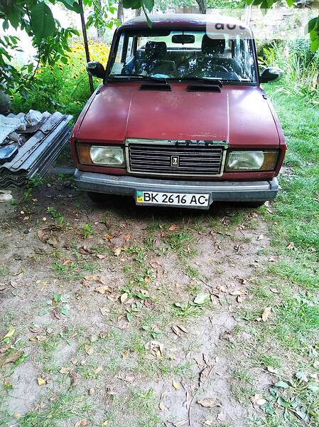 Седан ВАЗ / Lada 2107 1995 в Ровно