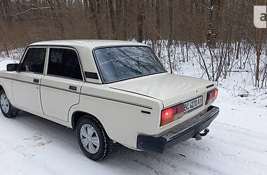 Седан ВАЗ / Lada 2107 1990 в Сокале