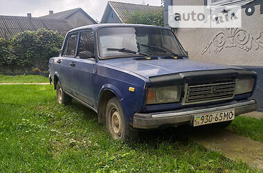 Седан ВАЗ / Lada 2107 1999 в Черновцах