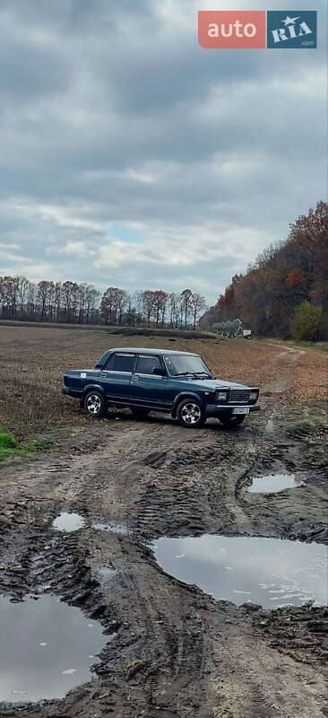 Седан ВАЗ / Lada 2107 2004 в Черкасах