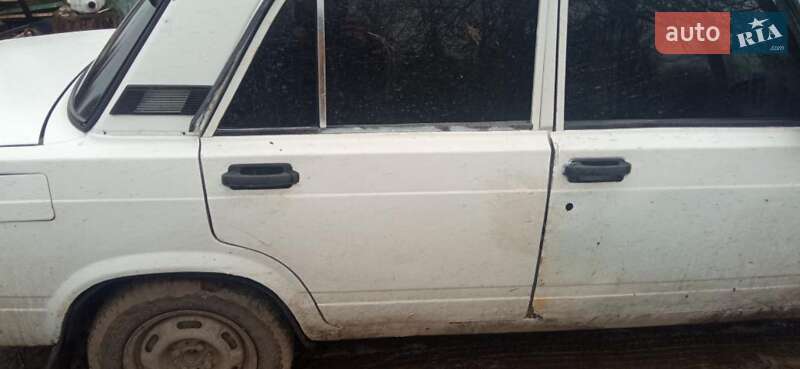 Седан ВАЗ / Lada 2107 1993 в Сквире