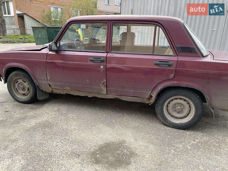 Седан ВАЗ / Lada 2107 2003 в Києві