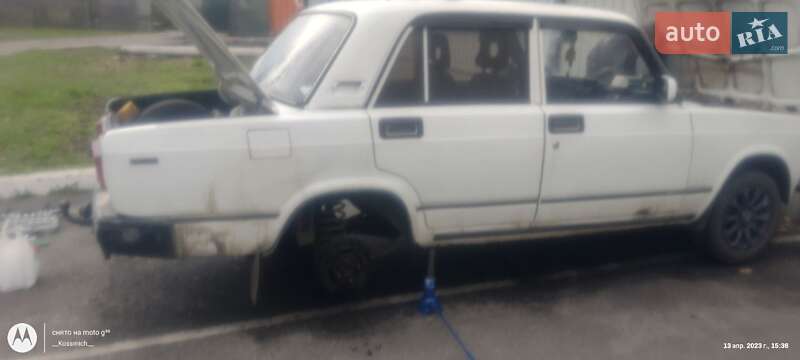 Седан ВАЗ / Lada 2107 1994 в Киеве