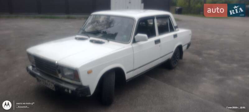 Седан ВАЗ / Lada 2107 1994 в Киеве
