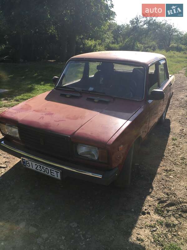 Седан ВАЗ / Lada 2107 1990 в Черновцах