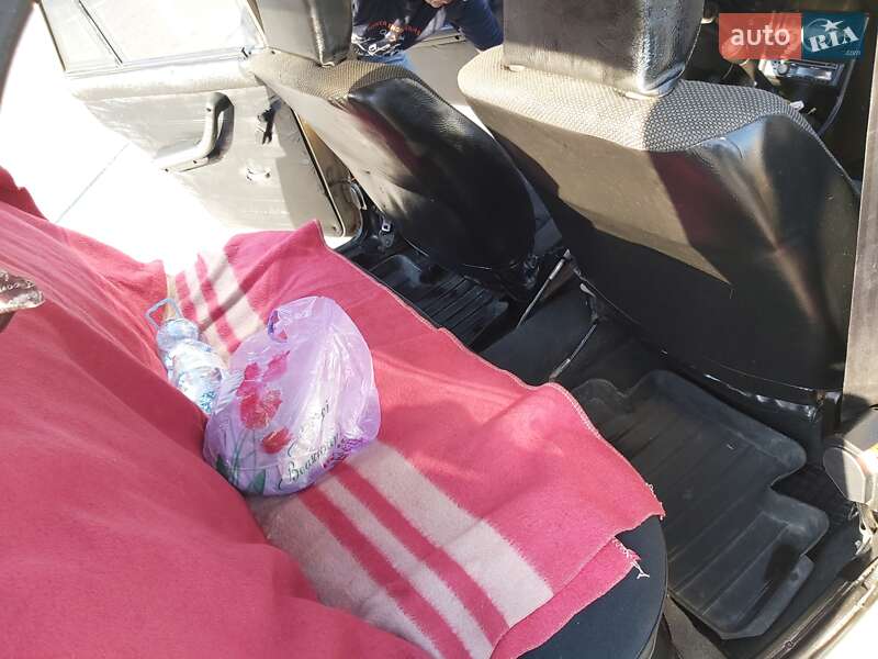 Седан ВАЗ / Lada 2107 1983 в Днепре