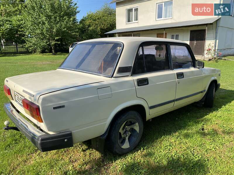 Седан ВАЗ / Lada 2107 1996 в Самборе