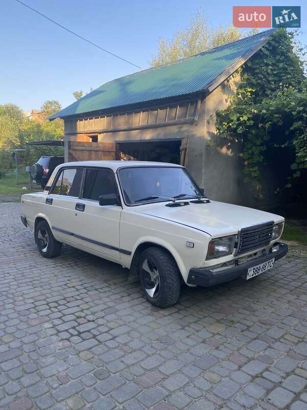 Седан ВАЗ / Lada 2107 1996 в Самборе