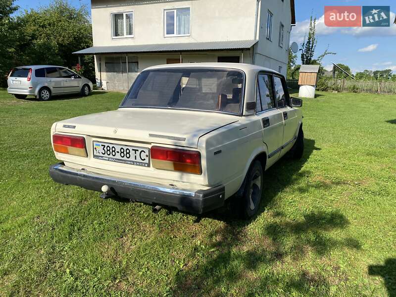 Седан ВАЗ / Lada 2107 1996 в Самборе